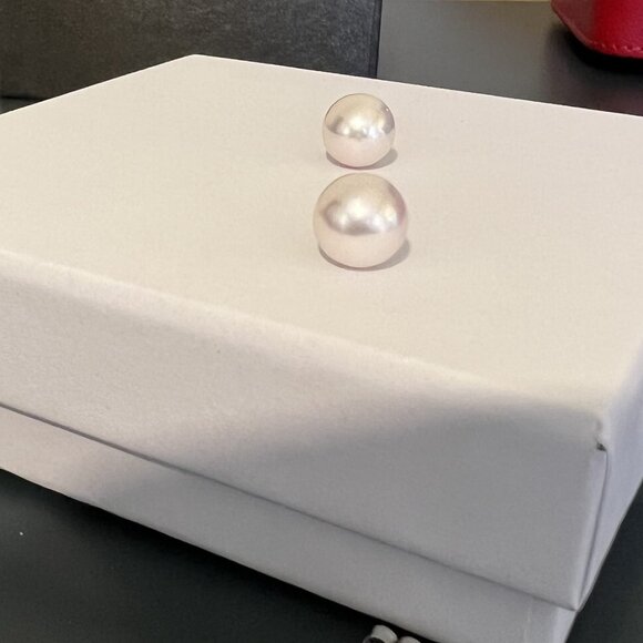 8.5-9MM Saltwater Cultured Pearl stud earrings 14KT White Gold EUC demure - Picture 11 of 15